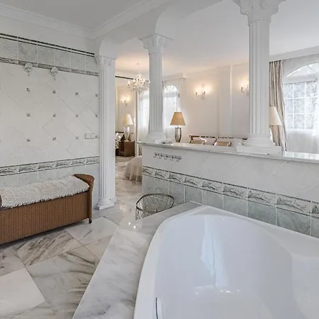 Luxury El Duque Daire *