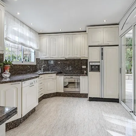 Luxury El Duque Daire