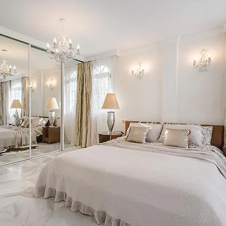 Luxury El Duque Apartment *