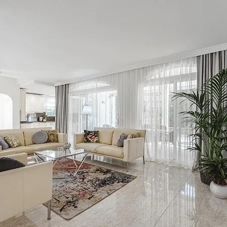 Luxury El Duque Apartment *