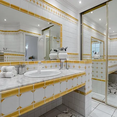 Luxury El Duque Apartment *