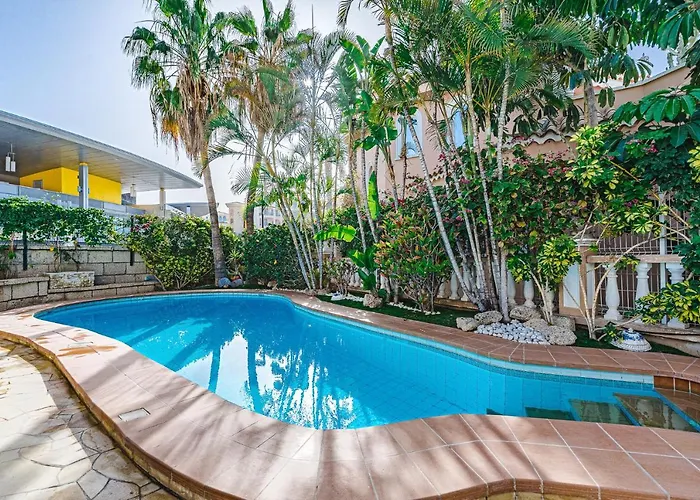 Luxury El Duque 아파트 *