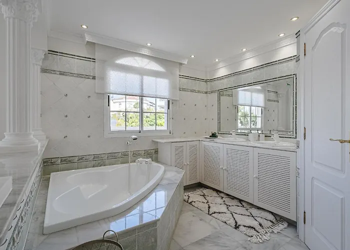 Luxury El Duque *