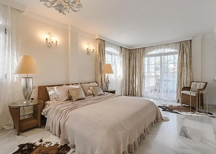 Luxury El Duque 아파트 아데제