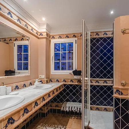 Luxury El Duque Apartamento *